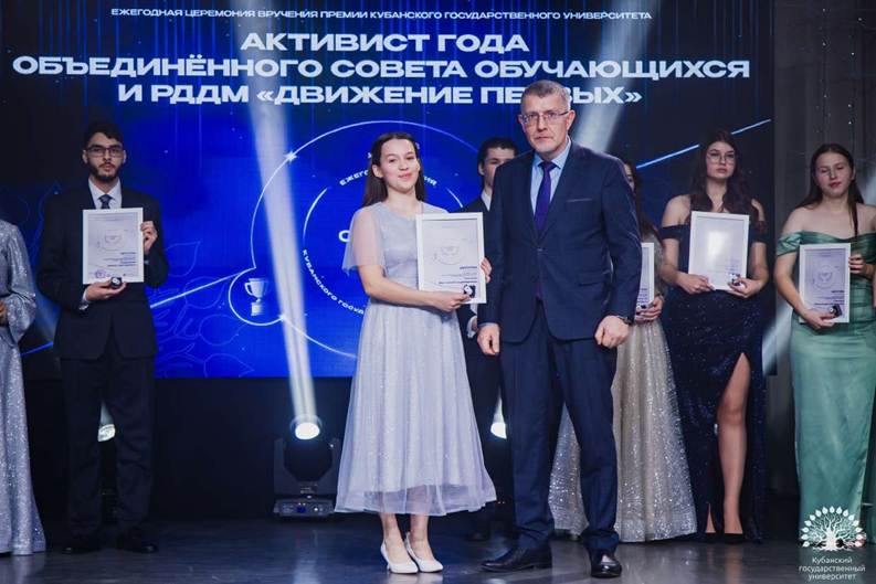 Изображение выглядит как одежда, человек, платье, костюмКонтент, сгенерированный ИИ, может содержать ошибки.